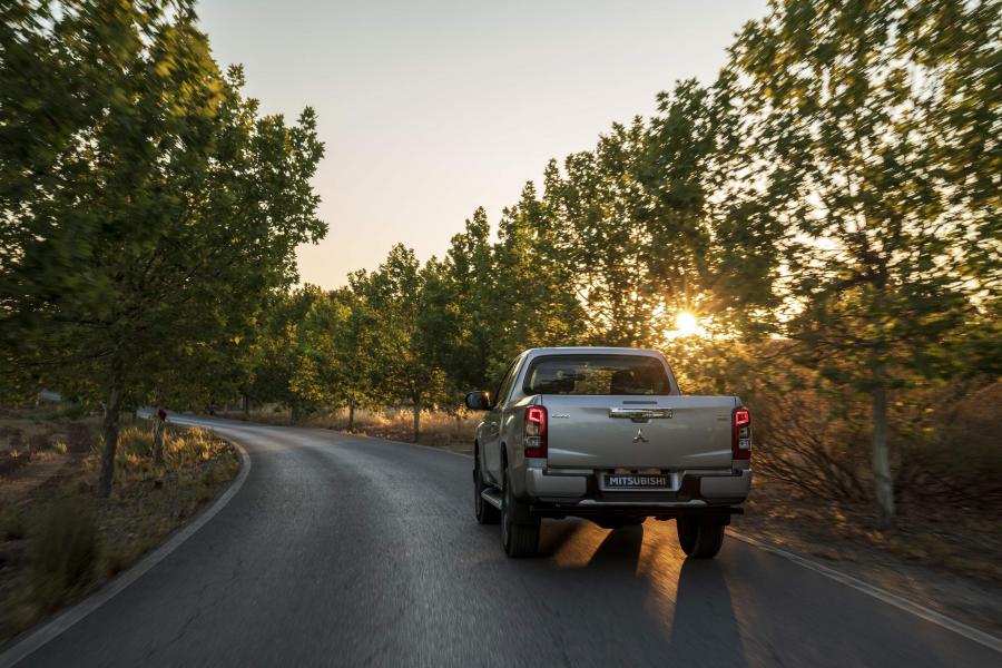  Mitsubishi L200 Club Cab 2019 года  (WW) (фото 7 из 9)